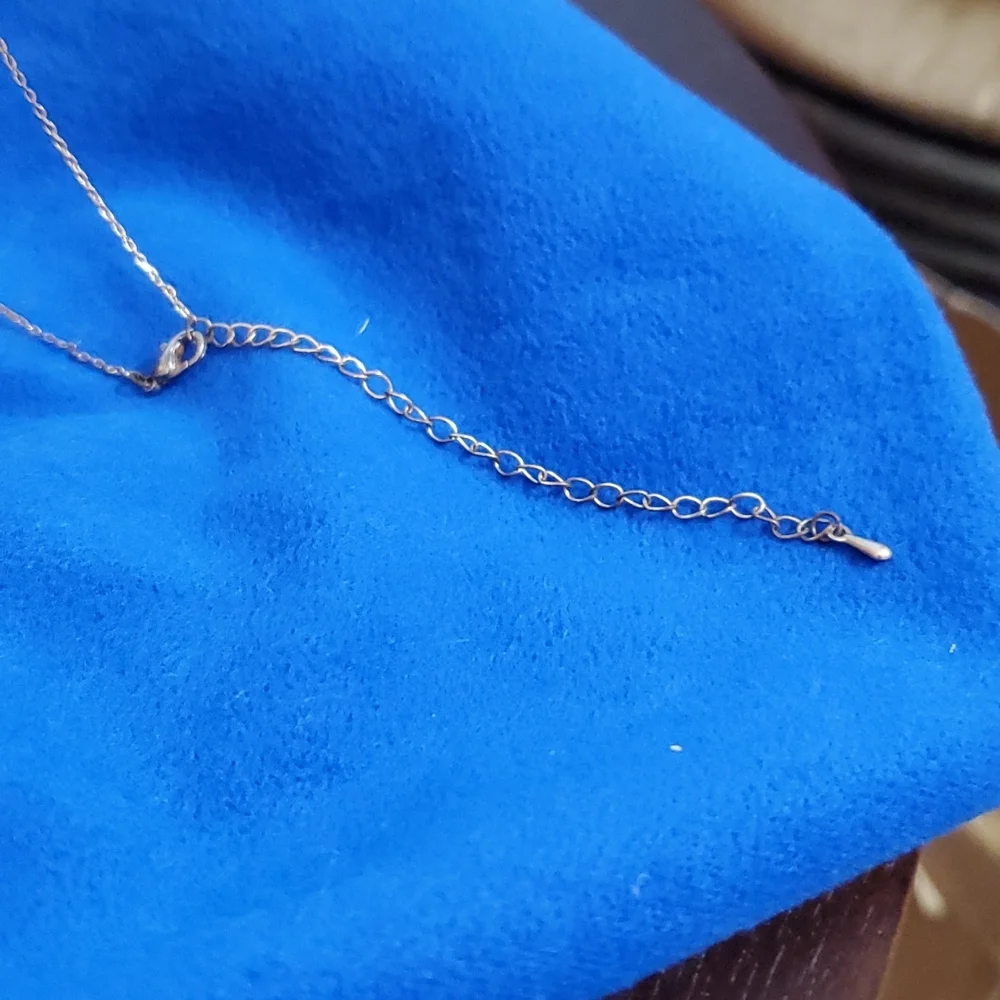 Neckless - Picture 2 of 3